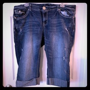 WOAH!! Cute capri’s!!